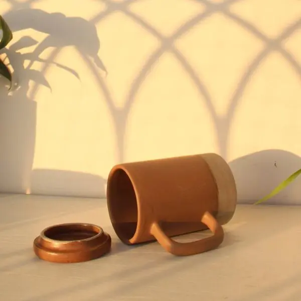 The Brown Ceramic Mug with Lid | Byora Homes | Brown | Stoneware Ceramic - Image 2