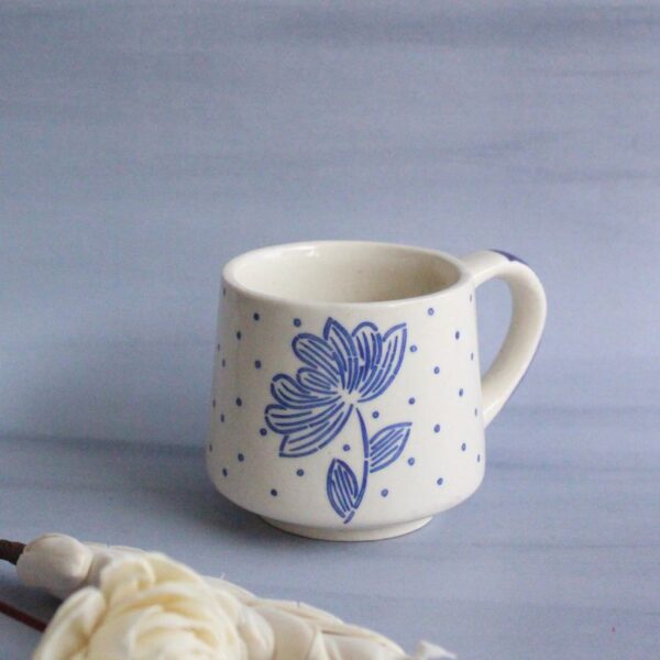 Blues and flowers Mug | Byora Homes | Beige & Blue | Stoneware Ceramic