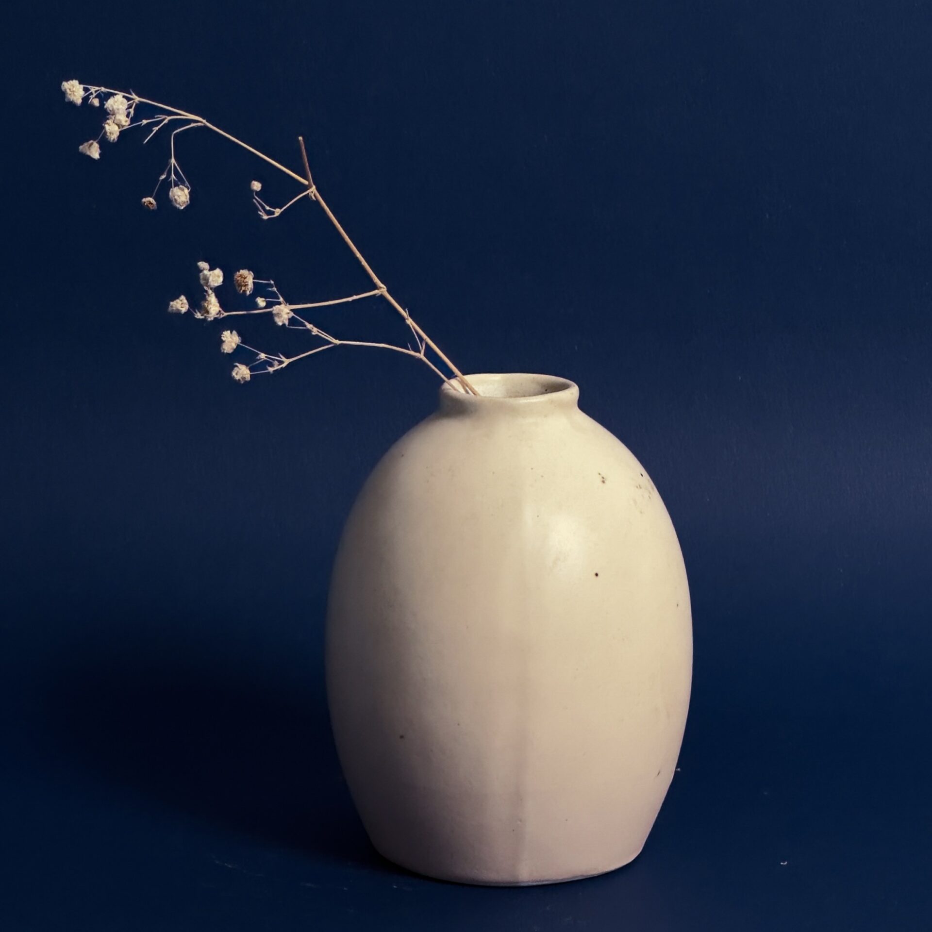 Ivory Earthy Vase | Byora Homes | Ceramic