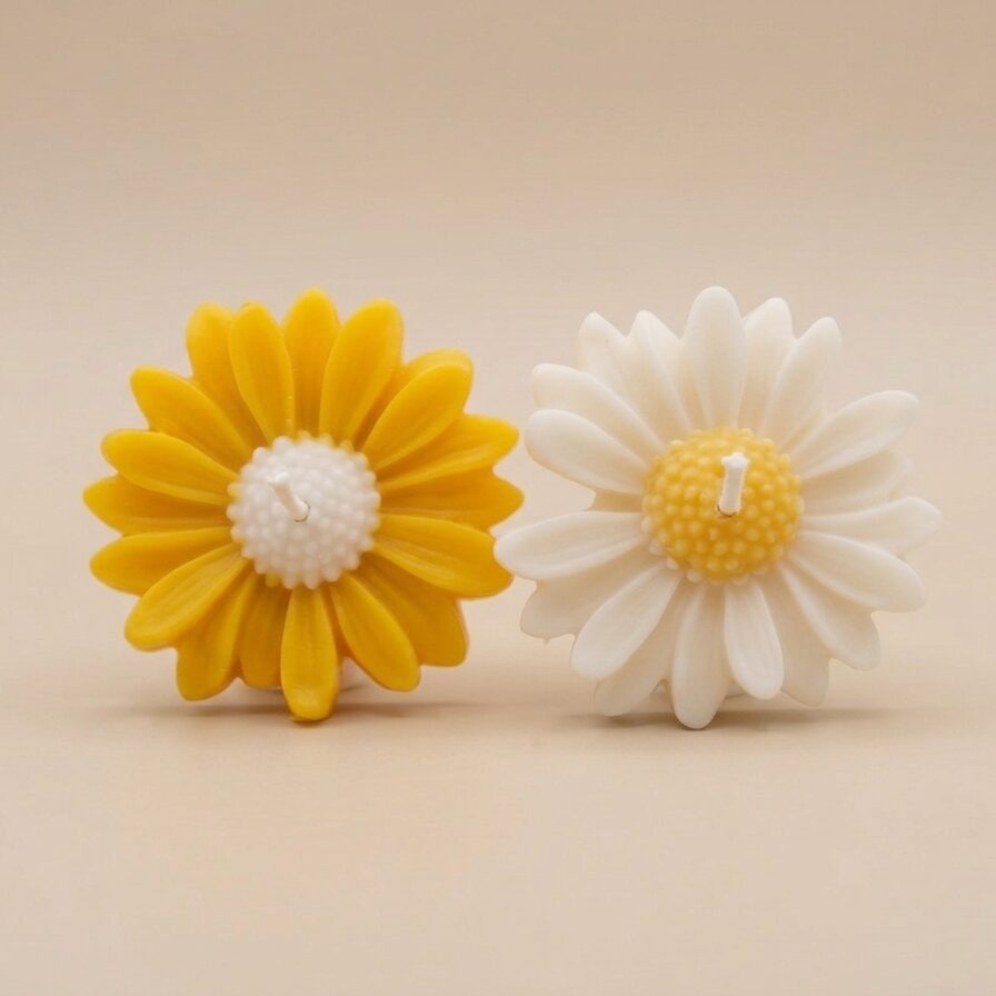 Scented daisy Candle | Byora Homes | White & Yellow | Soy Wax